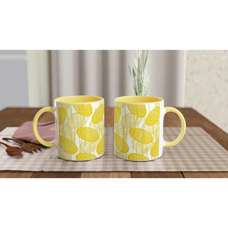 Keramiktasse mit Muster von Färberschablone