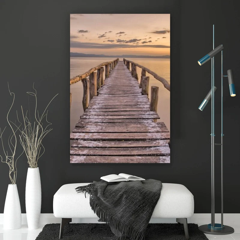 Leinwandbild Anlegestelle nach Sonnenuntergang Hochformat