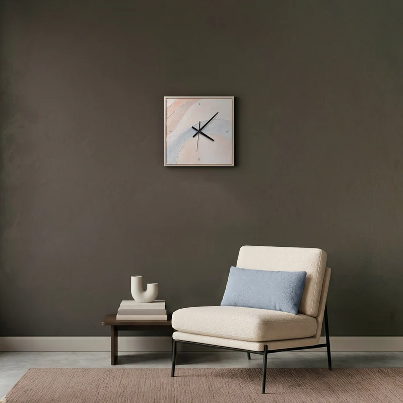 Ausgefallene Wanduhr lautlos – Handgemalte Abstraktion Peach & Hellblau, quadratisch