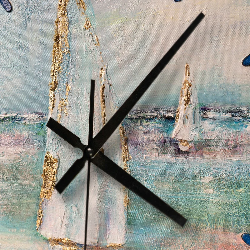 Ausgefallene Wanduhr Meer lautlos – Handgemaltes Segelboot Türkis & Gold, quadratisch
