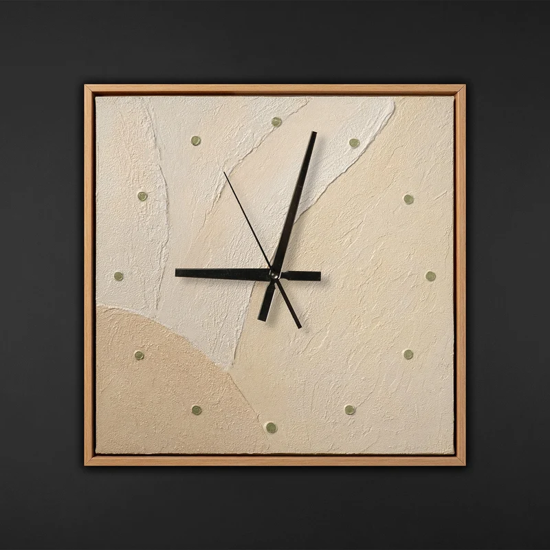 Ausgefallene Wanduhr lautlos – Handgemalte Abstraktion Beige/Natur, 35×35 cm