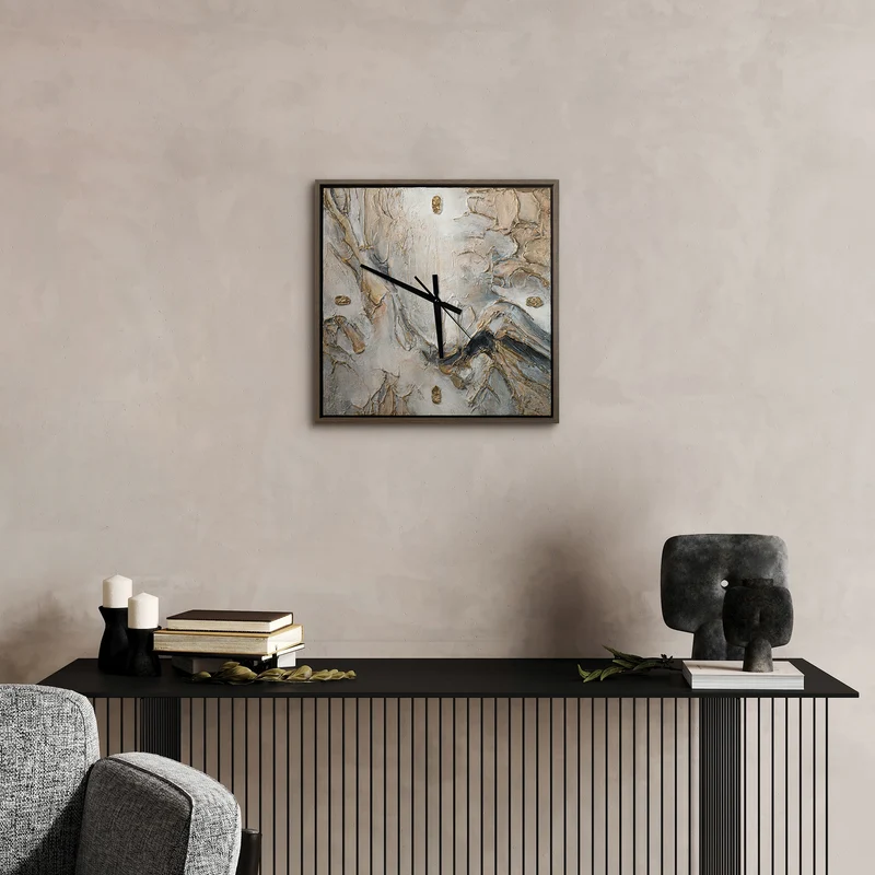 Handgemalte moderne Wanduhr – Steinstruktur in Grau und Gold – 35×35 cm