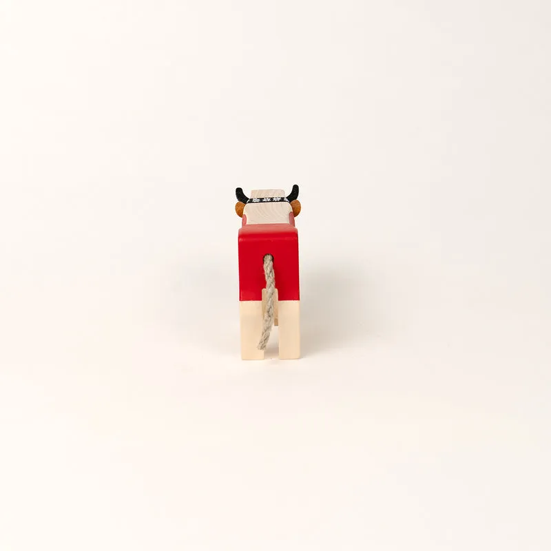 Kuh 1 stehend rot