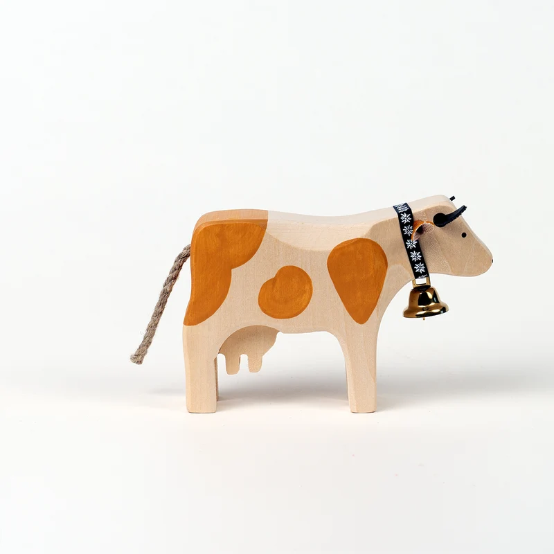 Kuh 2 stehend Simmentaler
