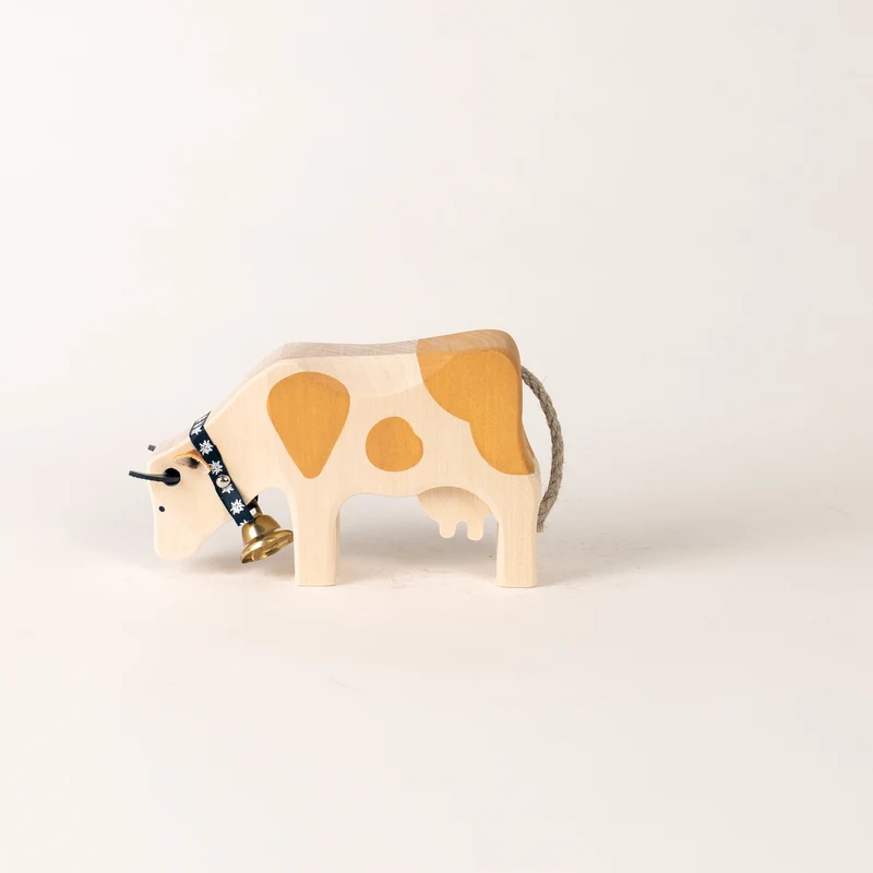 Kuh 2 fressend Simmentaler