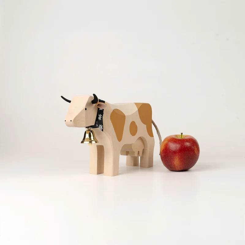 Kuh 4 stehend Simmentaler