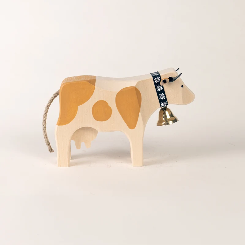 Kuh 3 stehend Simmentaler