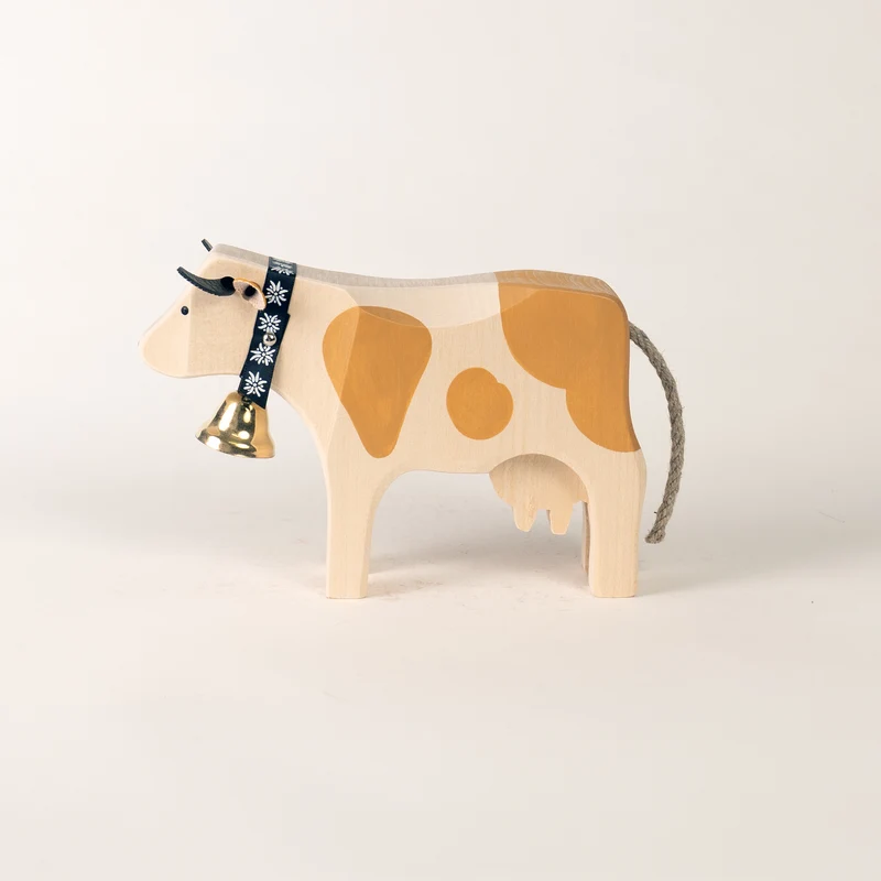 Kuh 3 stehend Simmentaler