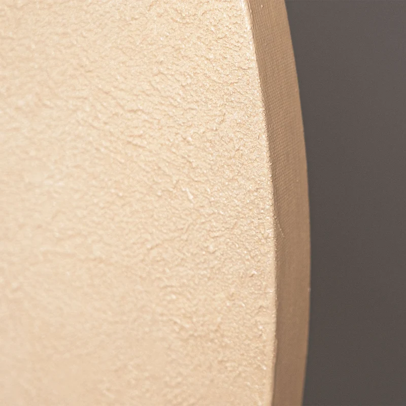 Abstraktes Rundes Gemälde „Ornamente des Windes“ – Wandkunst in Beige