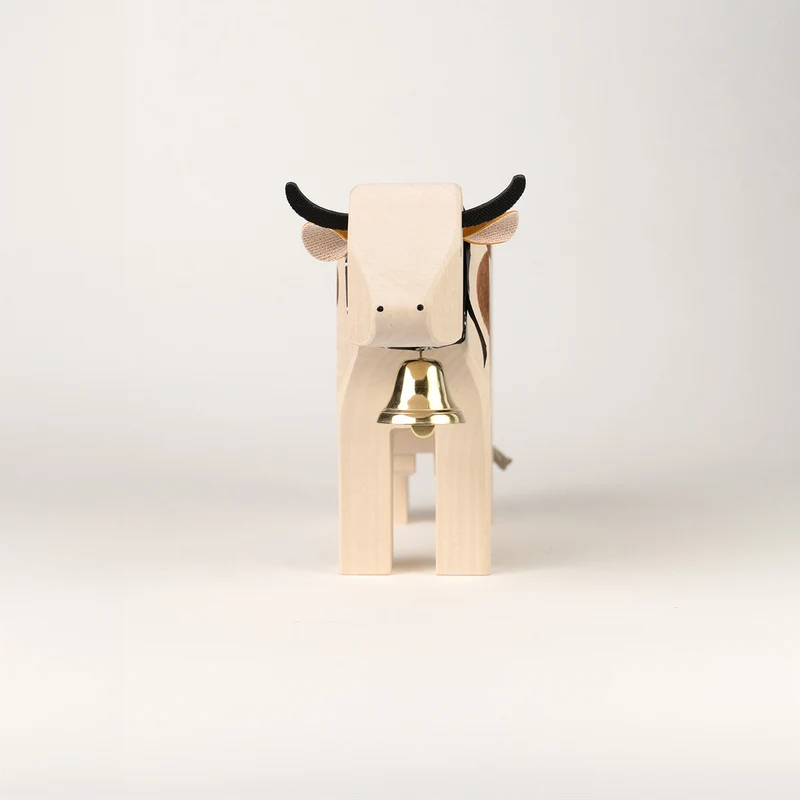 Kuh 4 stehend Red-Holstein