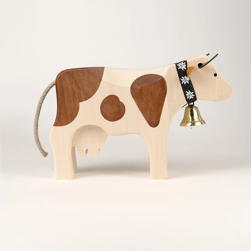 Kuh 4 stehend Red-Holstein