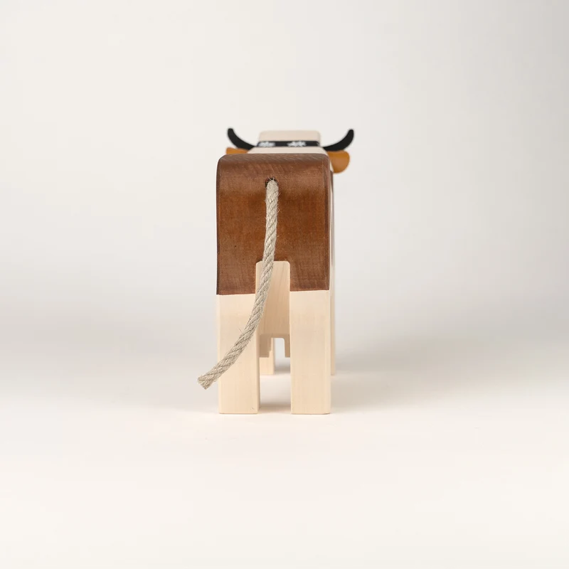 Kuh 4 stehend Red-Holstein