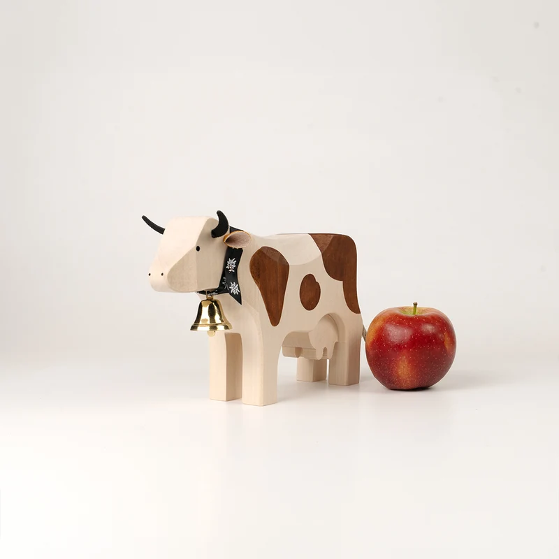 Kuh 4 stehend Red-Holstein