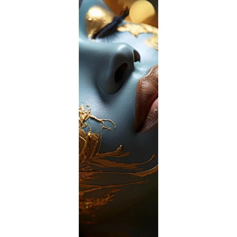 Poster Edles Gesicht mit goldenen Details Panorama Hoch