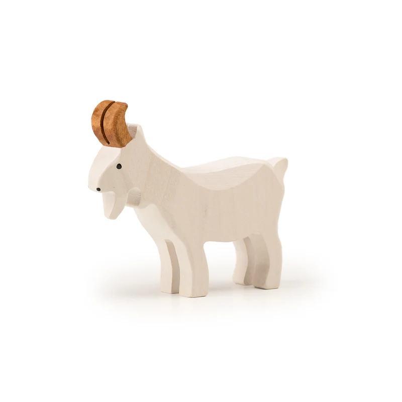 Ziegenbock stehend weiss