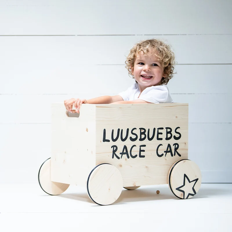 Spielzeugkiste mit Rädern Race Car