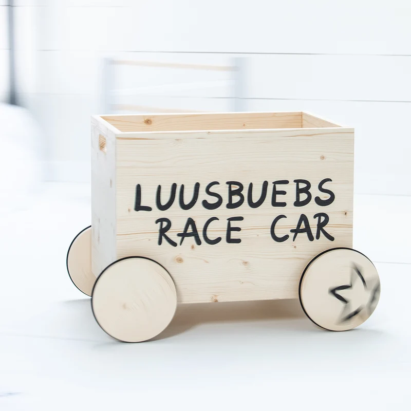 Spielzeugkiste mit Rädern Race Car