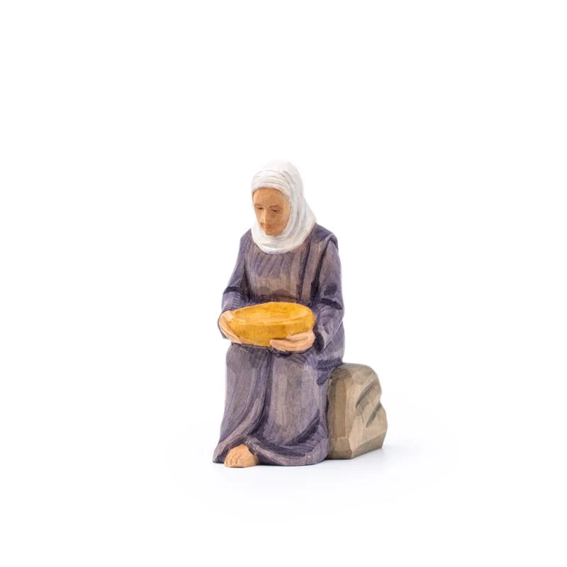 Junge Frau mit Schale