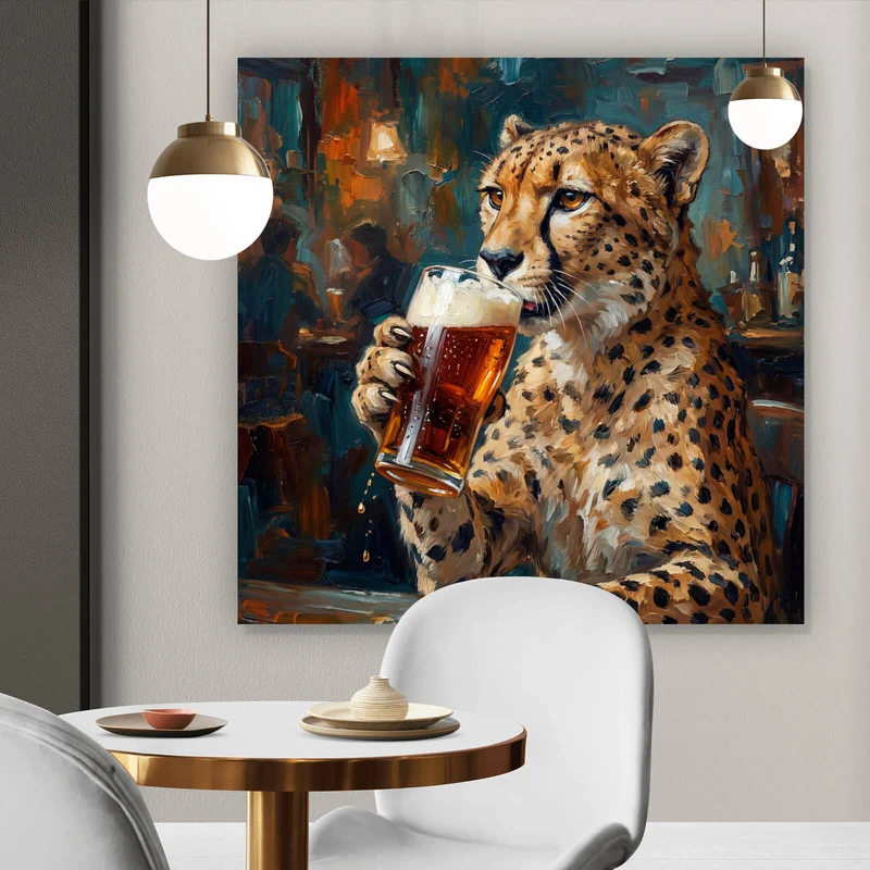 Acrylglasbild Leopard genießt Bier in rustikalem Ambiente Quadrat