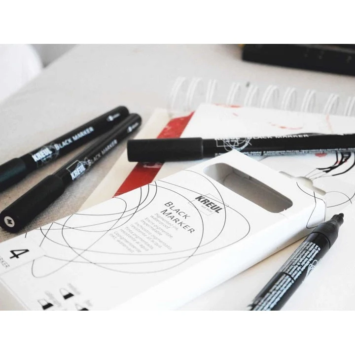 Set of 4 Black Markers with Different Tips