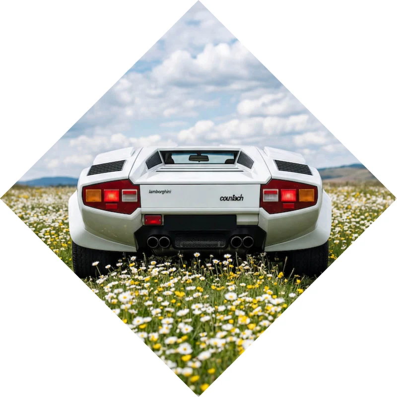 Leinwandbild Retro Sportwagen in malerischer Landschaft Raute