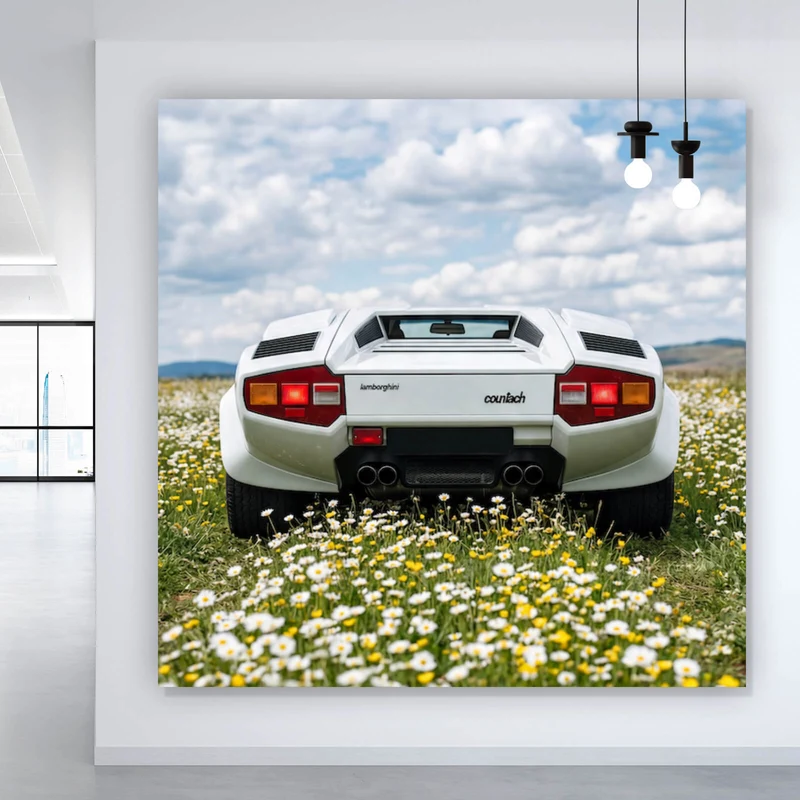 Spannrahmenbild Retro Sportwagen in malerischer Landschaft Quadrat