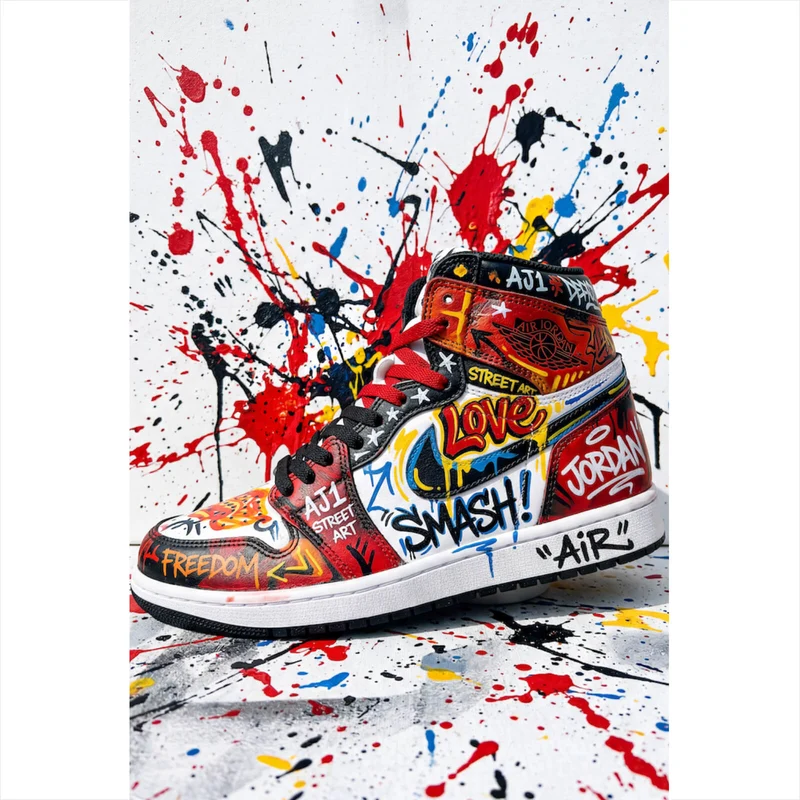 Poster Street Art Sneaker mit auffälligem Graffiti Hochformat