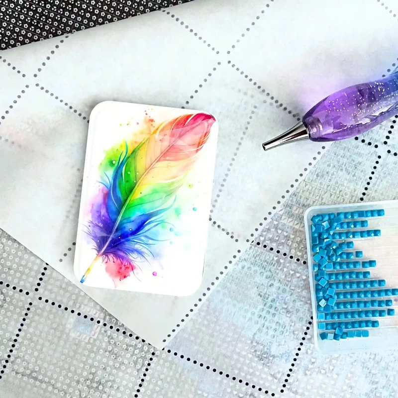 Cover Minder - Rainbow Feather