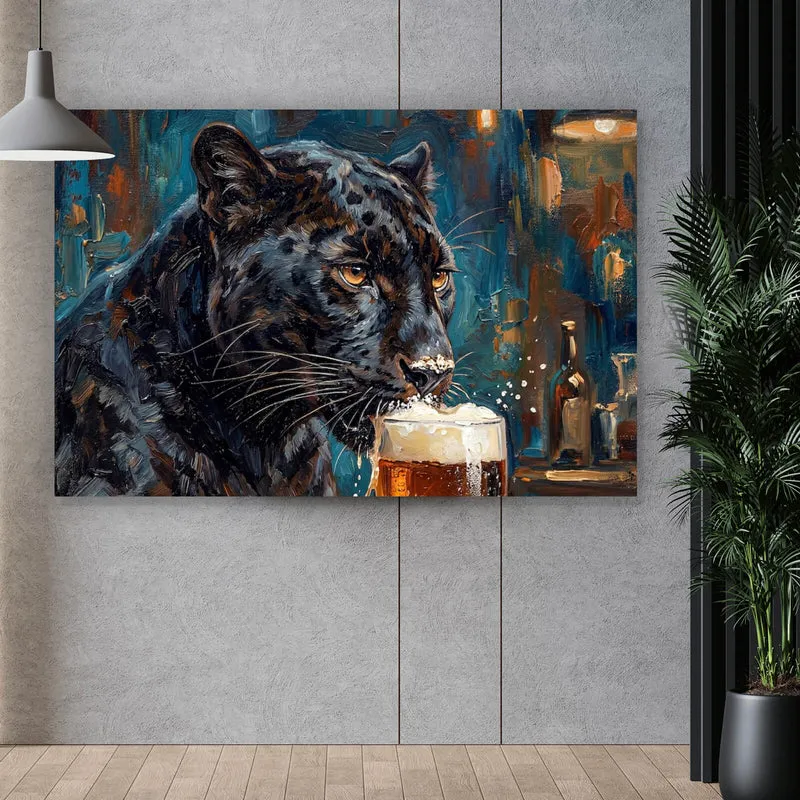 Spannrahmenbild Panther genießt Bier Querformat