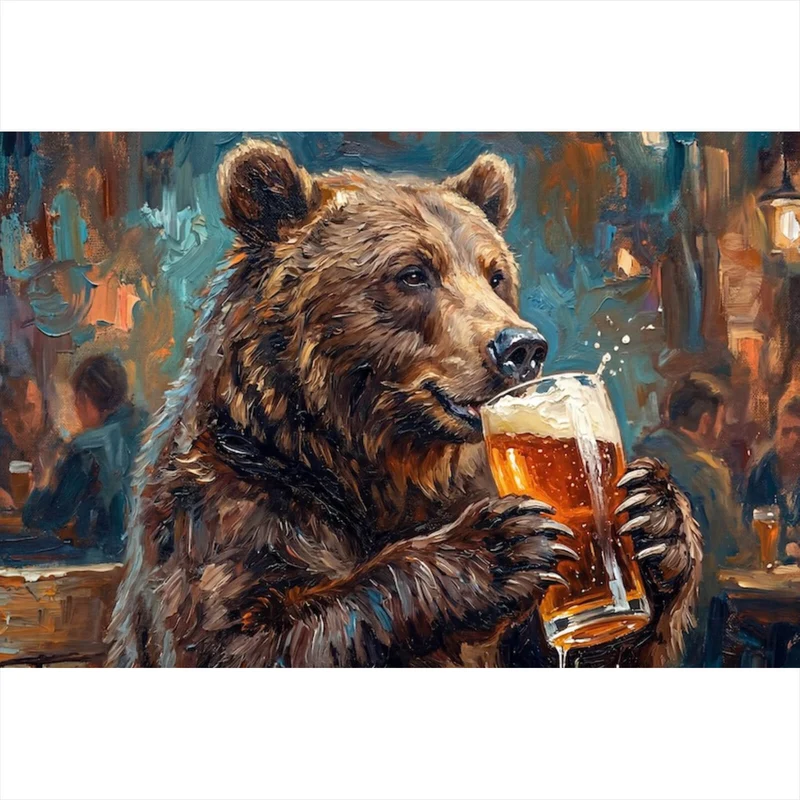 Leinwandbild Bär genießt Bier in rustikalem Ambiente Querformat