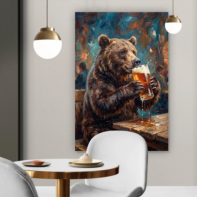 Acrylglasbild Bär genießt Bier in rustikalem Ambiente Hochformat