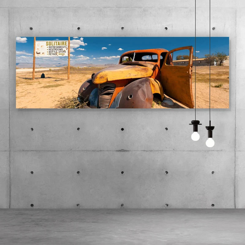 Aluminiumbild gebürstet Verlassener Oldtimer in Wüstenlandschaft Panorama