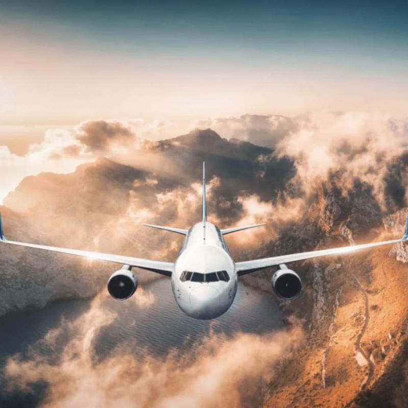 Aluminiumbild gebürstet Flugzeug über beeindruckender Berglandschaft Quadrat