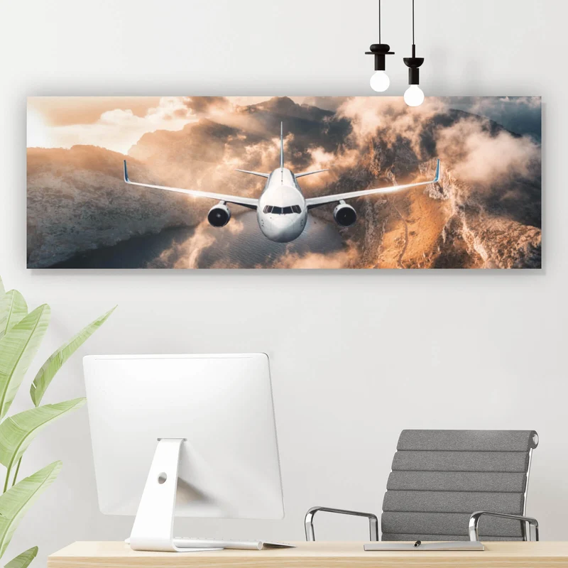Leinwandbild Flugzeug über beeindruckender Berglandschaft Panorama