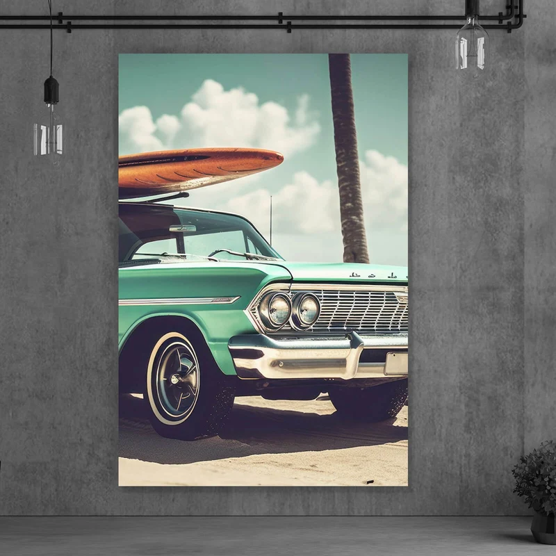 Aluminiumbild gebürstet Vintage Auto mit Surfbrett am Strand Hochformat