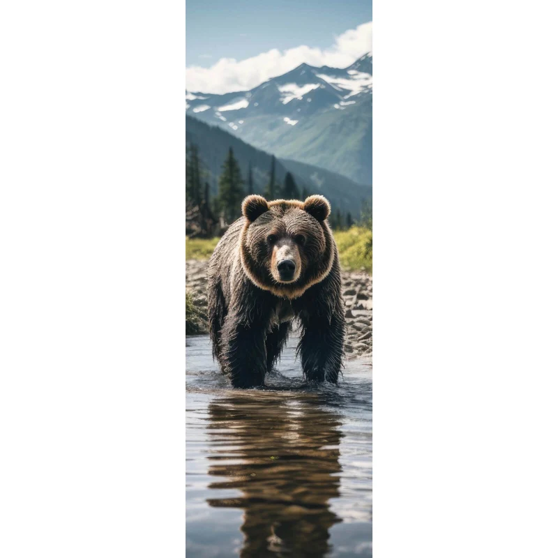 Poster Mächtiger Bär in natürlicher Umgebung Panorama Hoch
