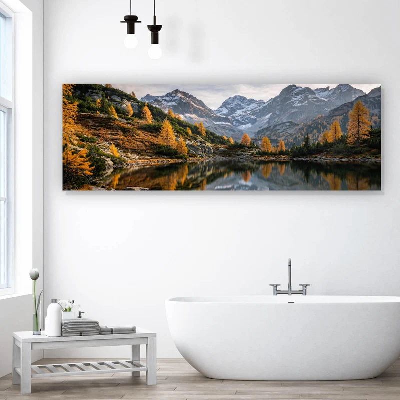 Spannrahmenbild Atemberaubende Landschaft mit Bergen und See Panorama