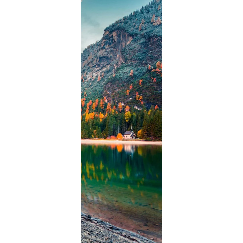 Leinwandbild Berglandschaft mit Spiegelung im See Panorama Hoch