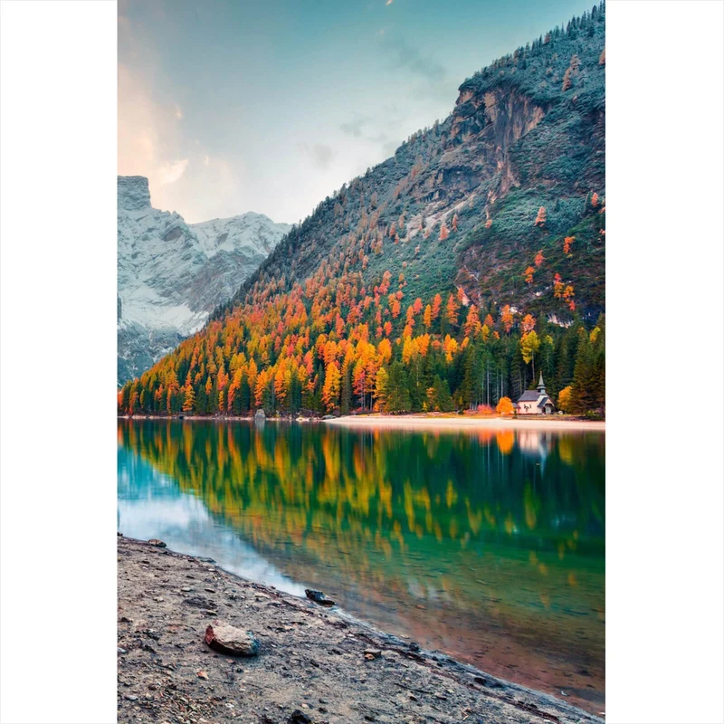 Spannrahmenbild Berglandschaft mit Spiegelung im See Hochformat