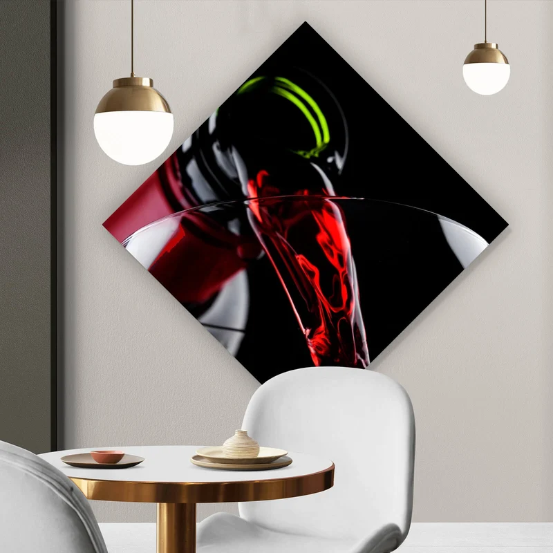 Leinwandbild Edler Wein fließt ins Glas Raute