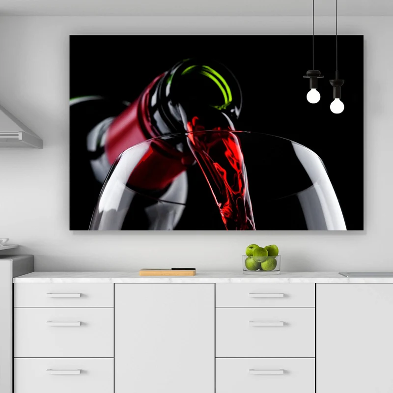 Leinwandbild Edler Wein fließt ins Glas Querformat