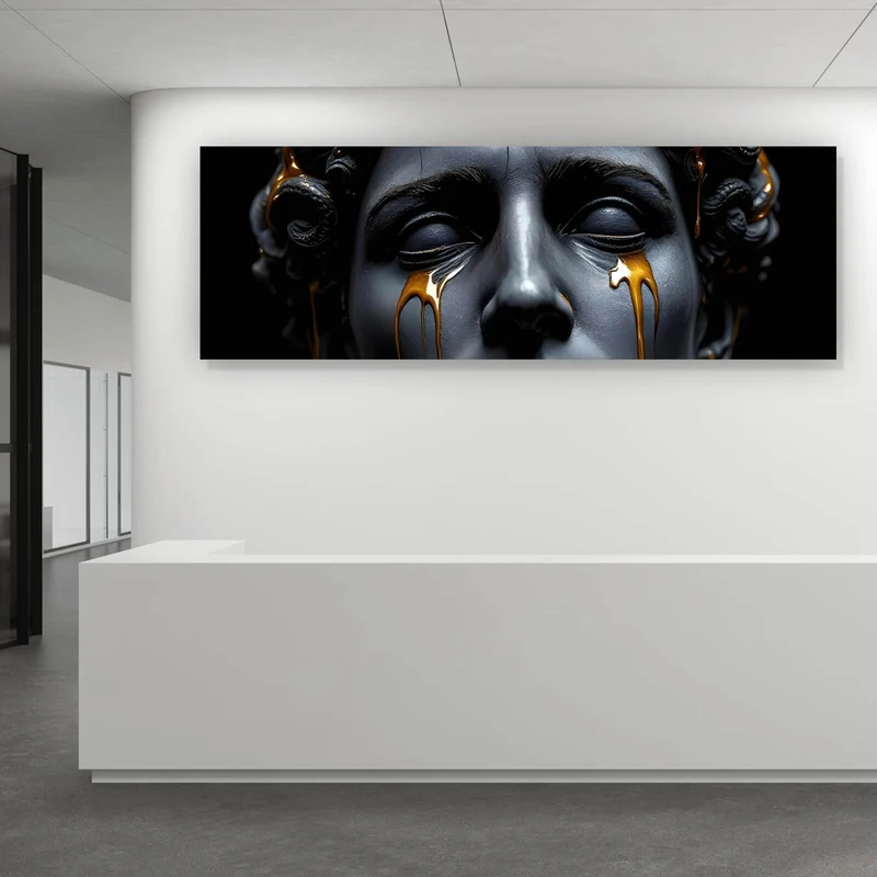Acrylglasbild Medusa Skulptur weinend mit goldener Verzierung Panorama