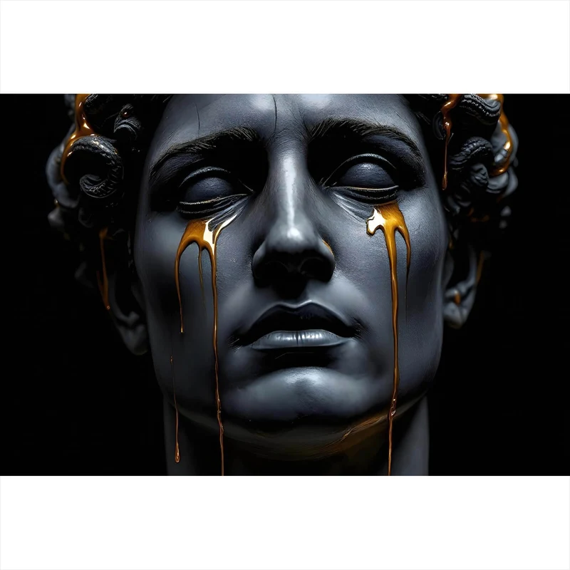 Spannrahmenbild Medusa Skulptur weinend mit goldener Verzierung Querformat