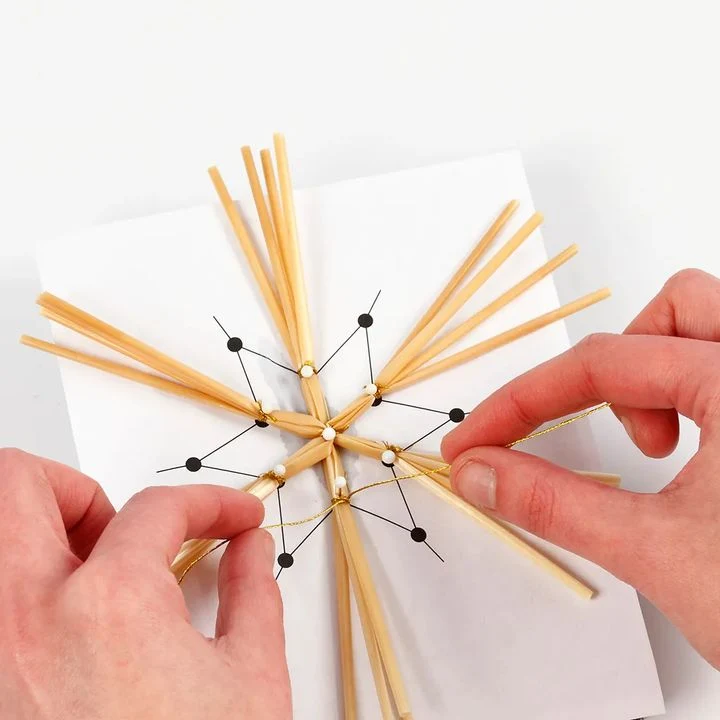 Mini Straw Snowflake Craft Set