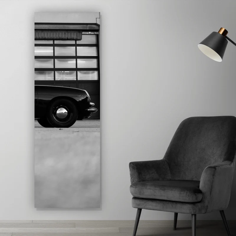 Poster Klassisches Auto vor Werkstattgebäude Panorama Hoch
