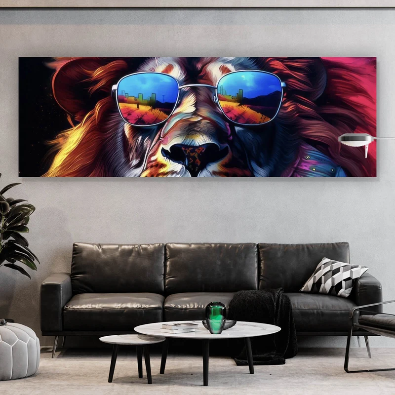 Poster Löwe mit Sonnenbrille und bunte Mähne Panorama