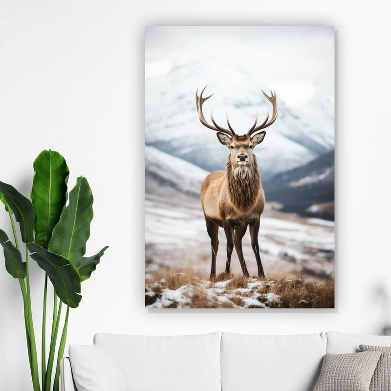 Aluminiumbild Hirsch vor schneebedeckten Berglandschaft Hochformat