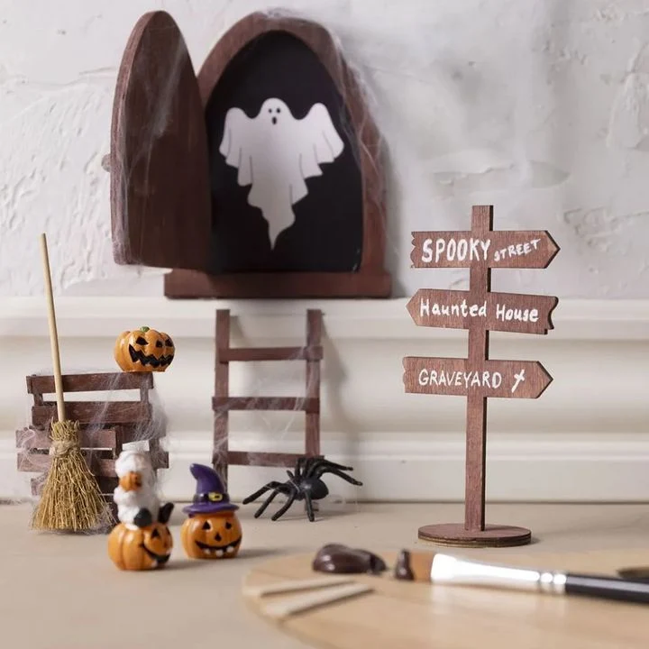 Wooden Door Decoration with Hinges