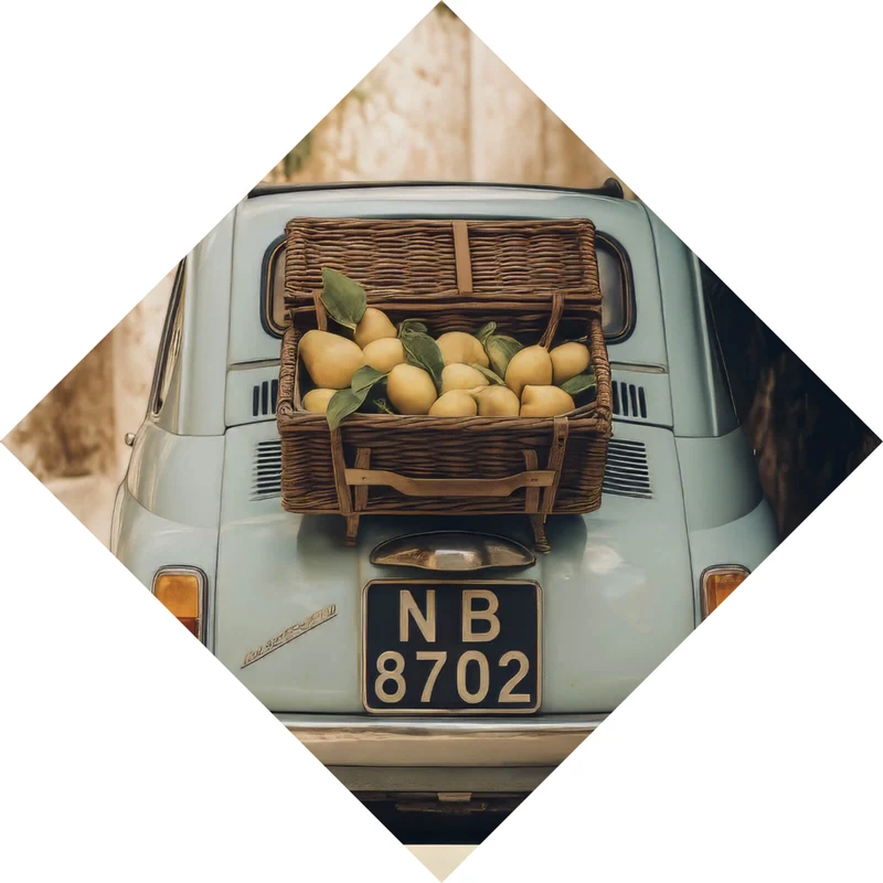 Leinwandbild Vintage Auto in malerischer Gasse Raute