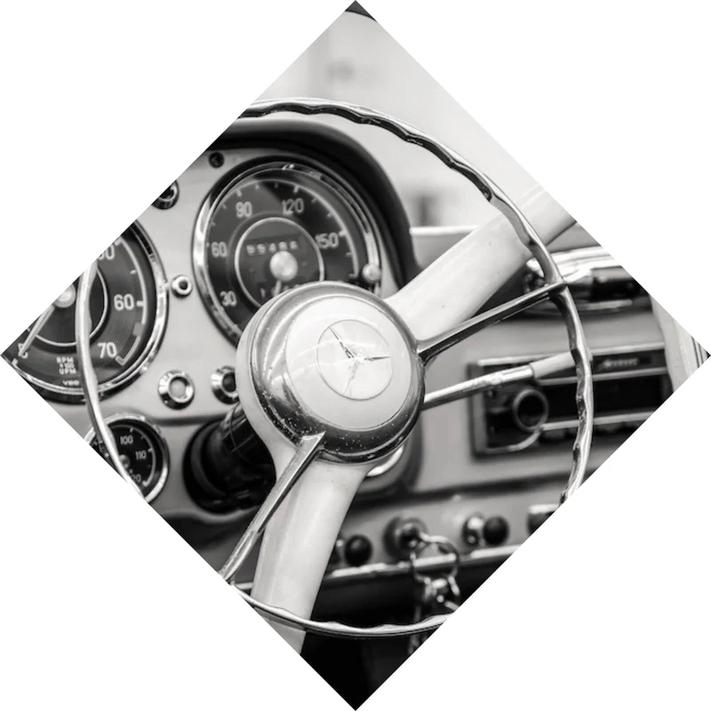 Poster Klassisches Lenkrad und Armaturenbrett eines Oldtimers Raute